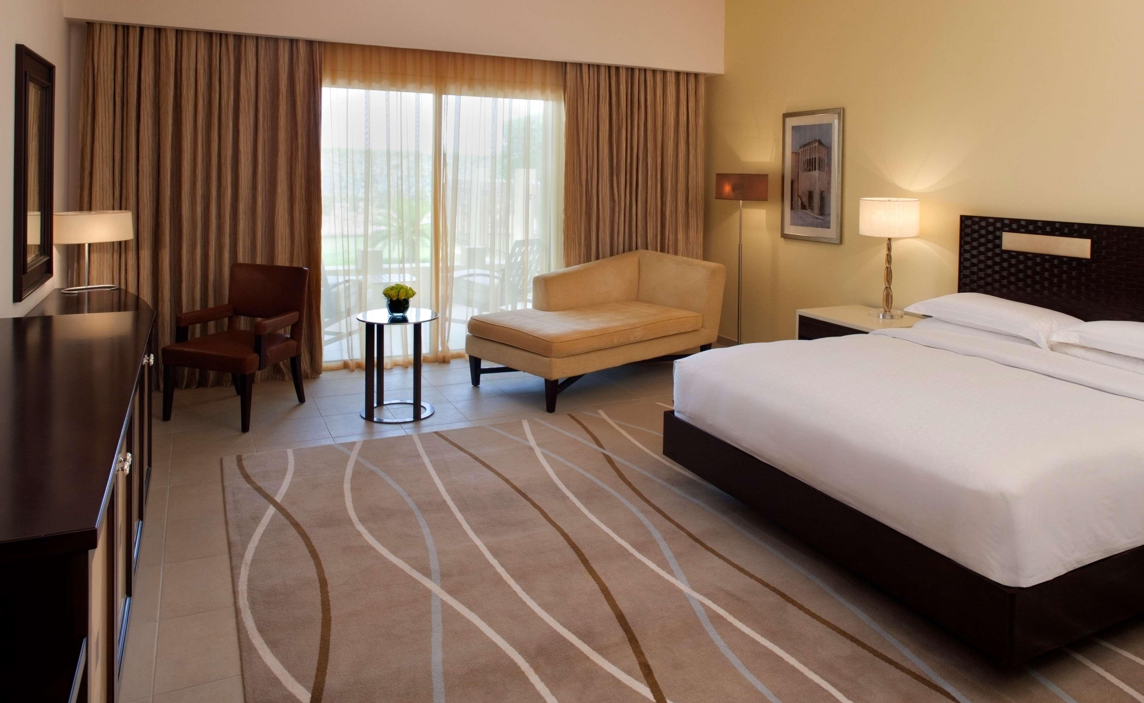 Grand Hyatt Doha Hotel & Villas Exteriér fotografie A bedroom at the Jumeirah Beach Hotel