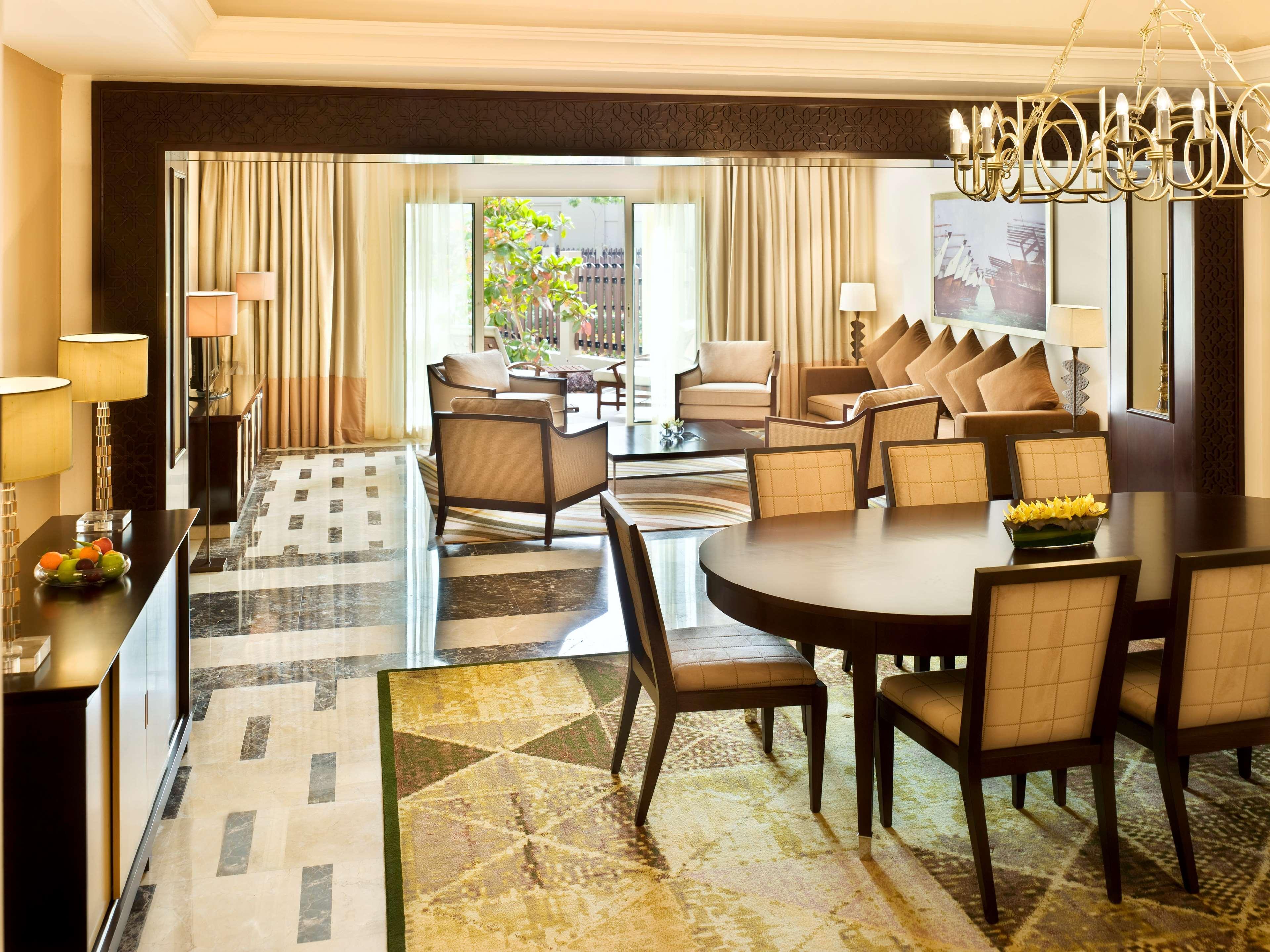 Grand Hyatt Doha Hotel & Villas Exteriér fotografie A suite at the Ritz-Carlton, Dubai