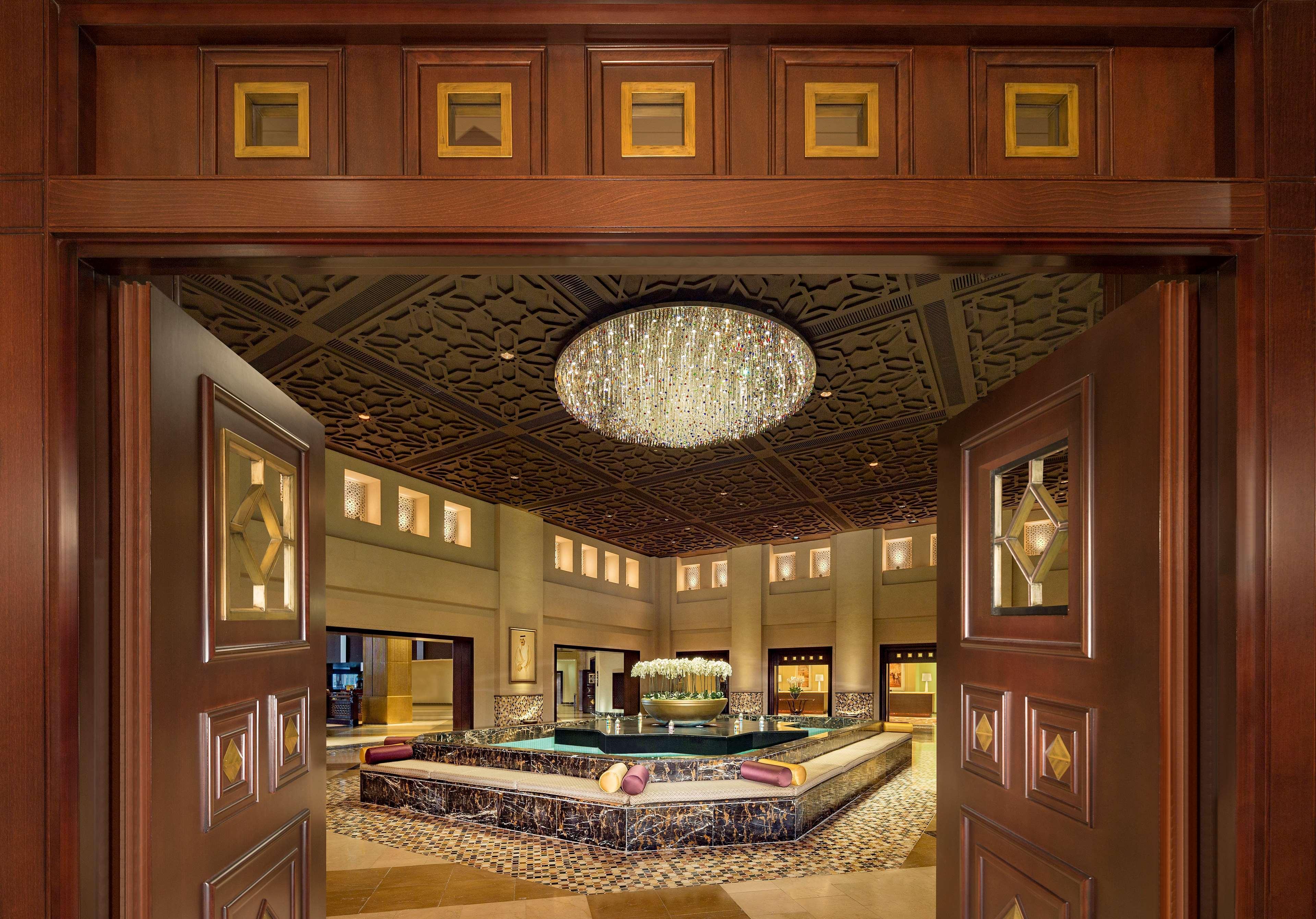 Grand Hyatt Doha Hotel & Villas Exteriér fotografie The lobby of the Emirates Palace