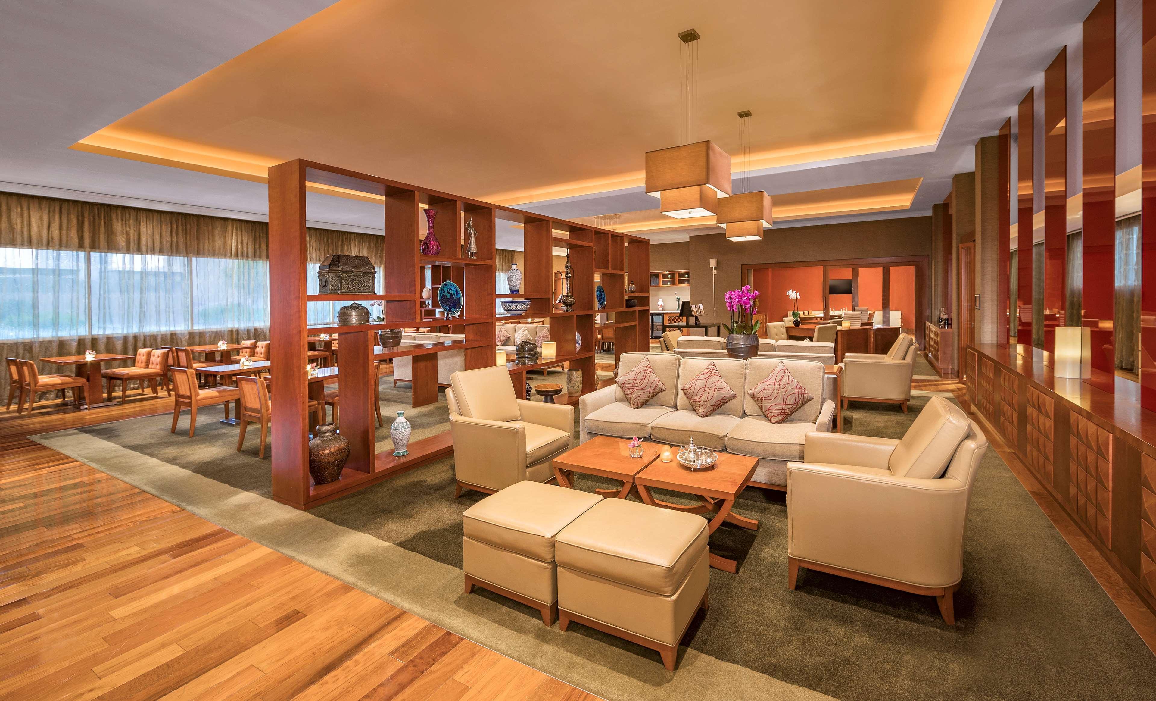 Grand Hyatt Doha Hotel & Villas Exteriér fotografie The lounge at the airport