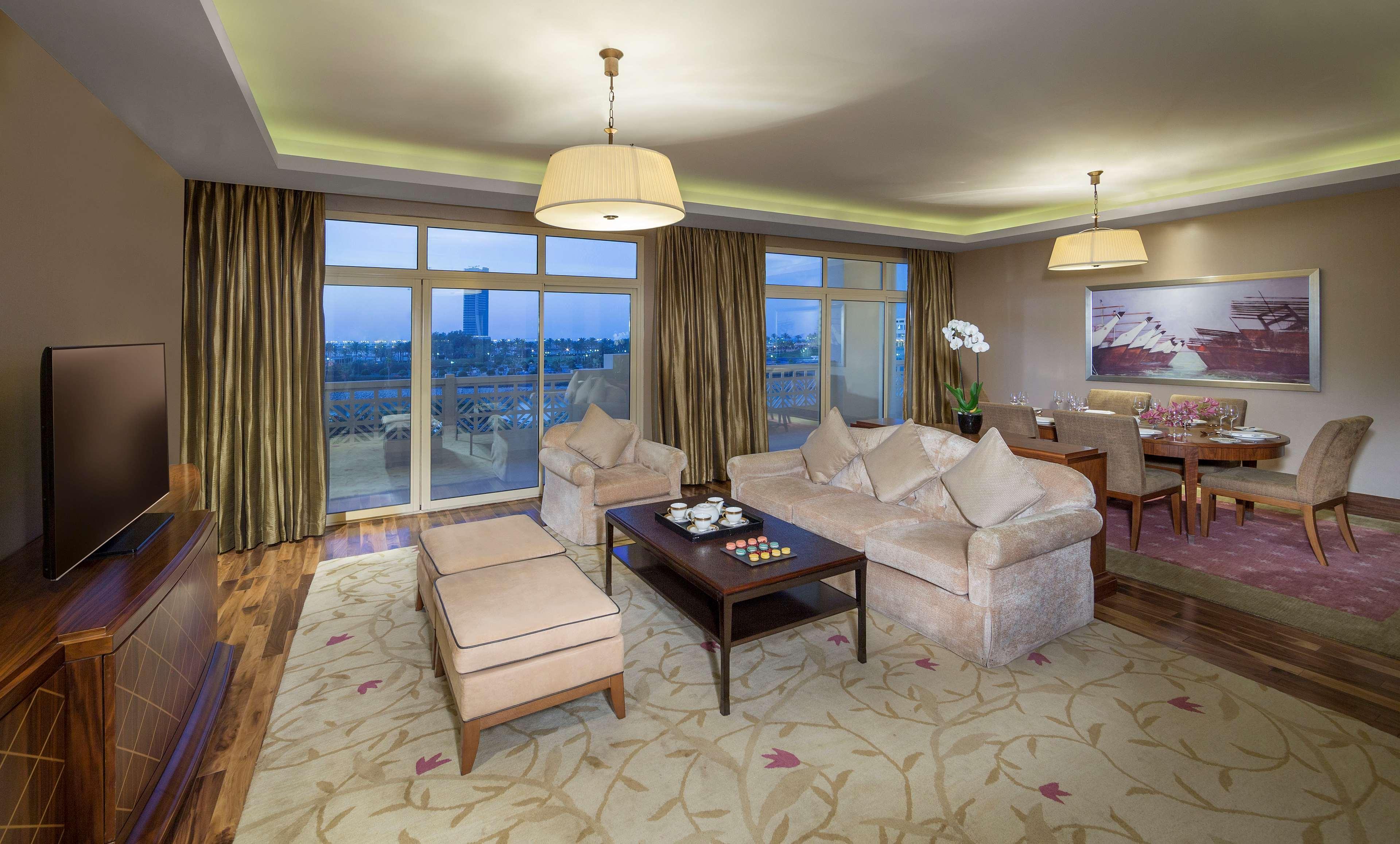 Grand Hyatt Doha Hotel & Villas Exteriér fotografie A suite at the hotel