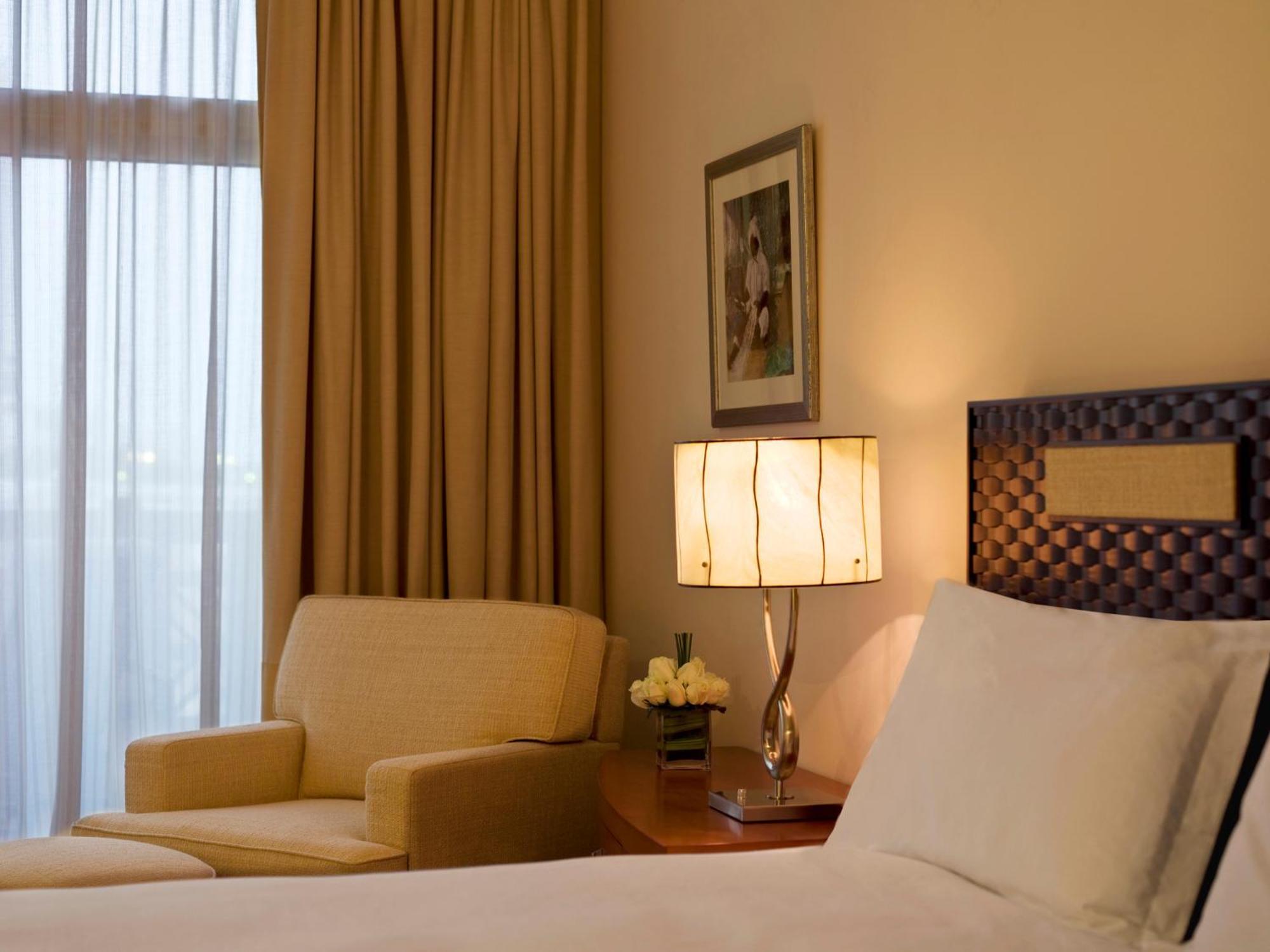 Grand Hyatt Doha Hotel & Villas Exteriér fotografie A bedroom at the hotel