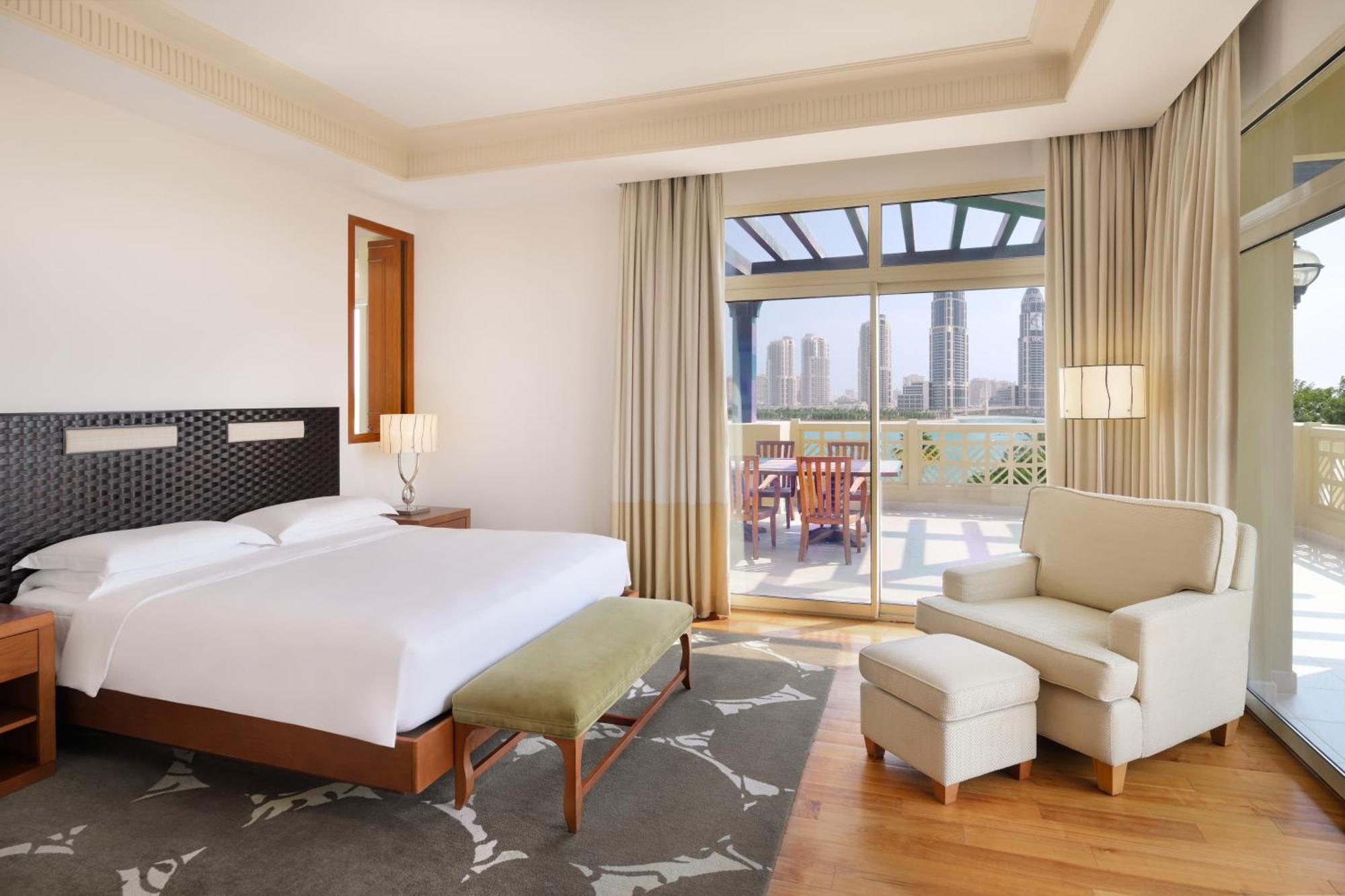 Grand Hyatt Doha Hotel & Villas Exteriér fotografie A bedroom at the hotel