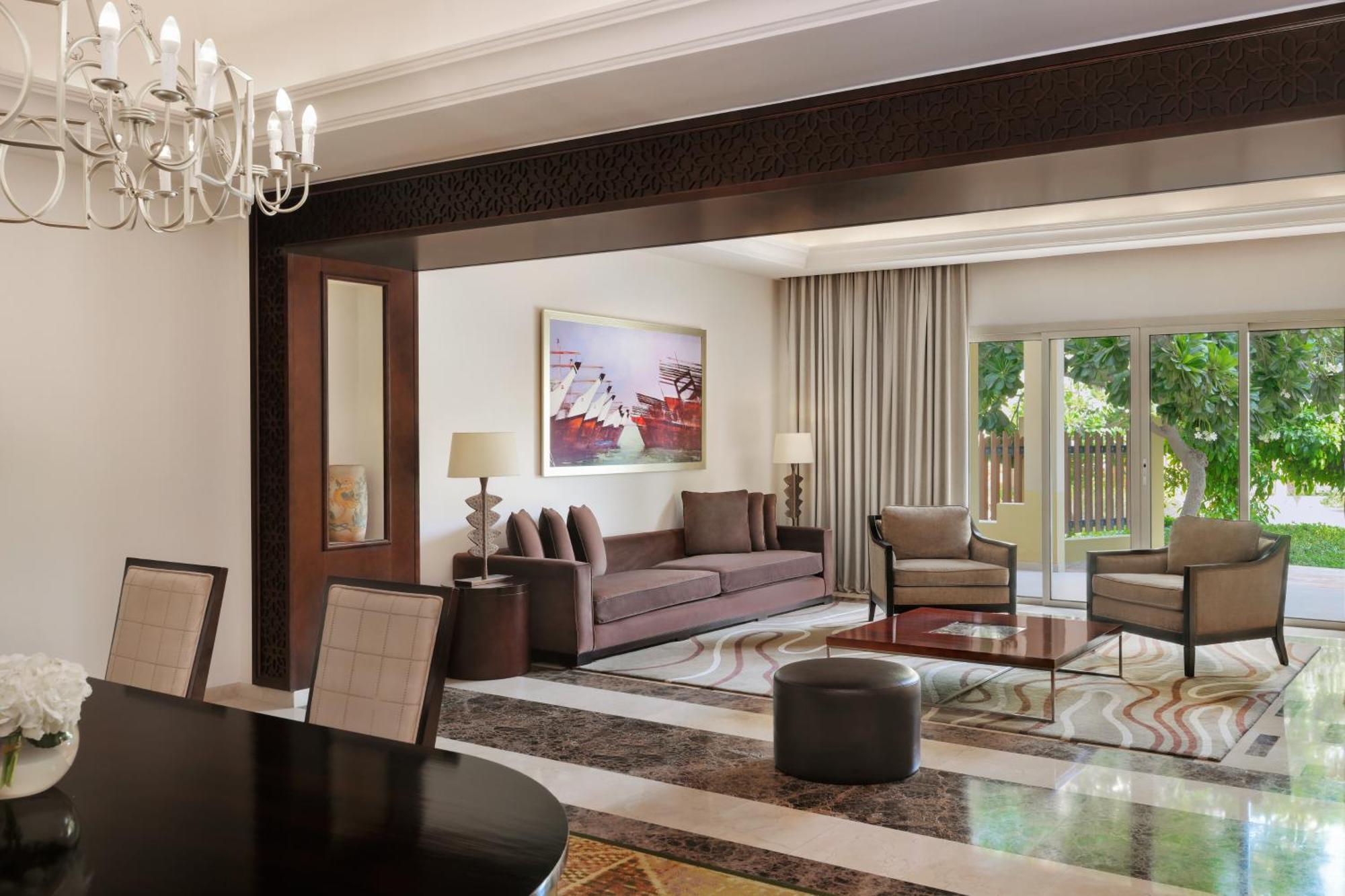 Grand Hyatt Doha Hotel & Villas Exteriér fotografie A suite at the Ritz-Carlton, DIFC